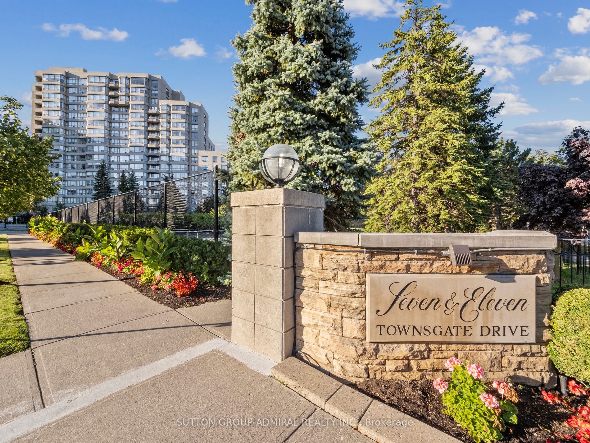7 Townsgate Drive 604, Vaughan, ON L4J 7Z9 photo 3