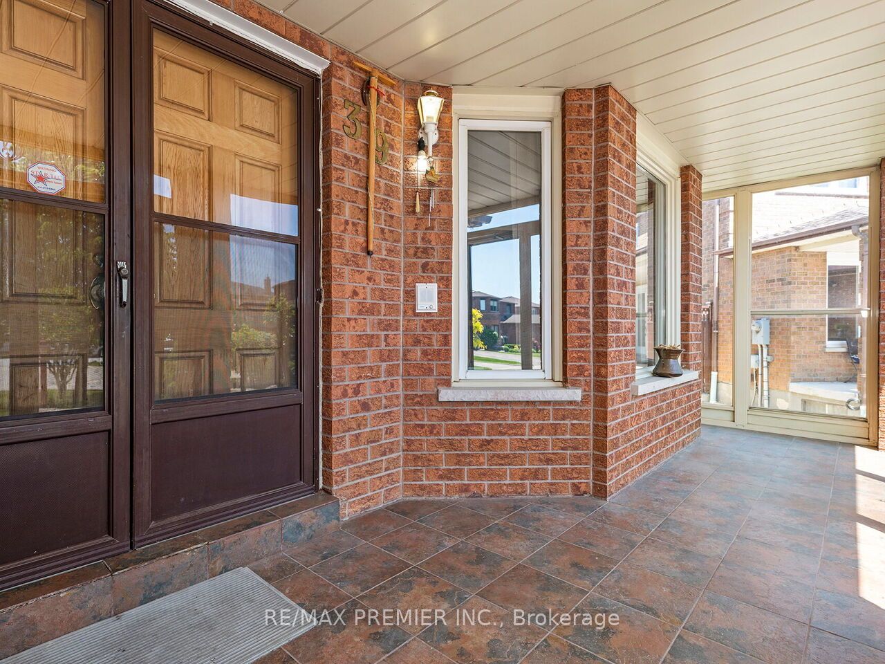 39 Brydon Court, Vaughan, ON L6A 1H7 photo 3