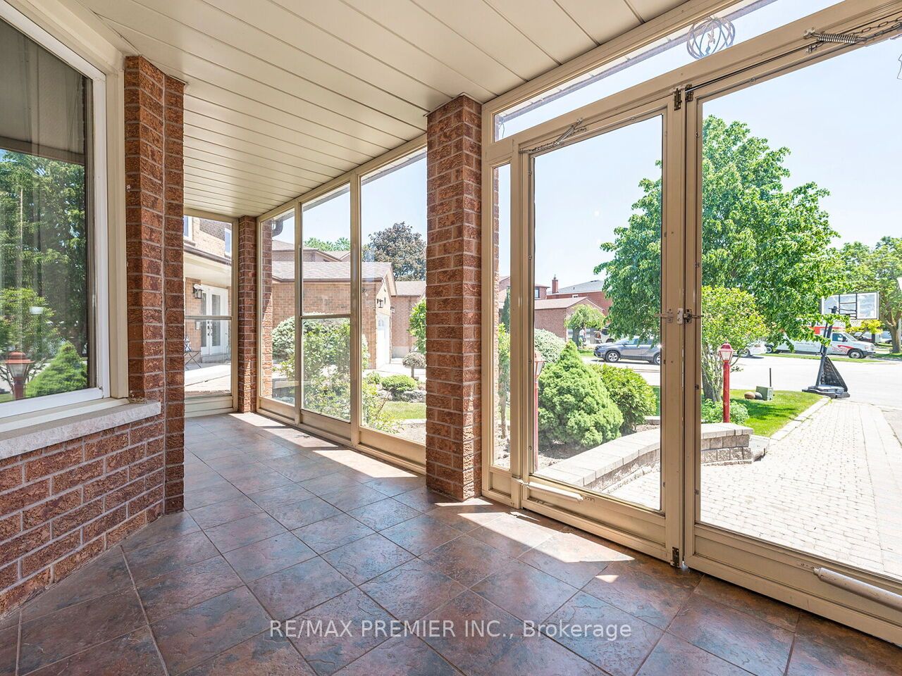 39 Brydon Court, Vaughan, ON L6A 1H7 photo 4
