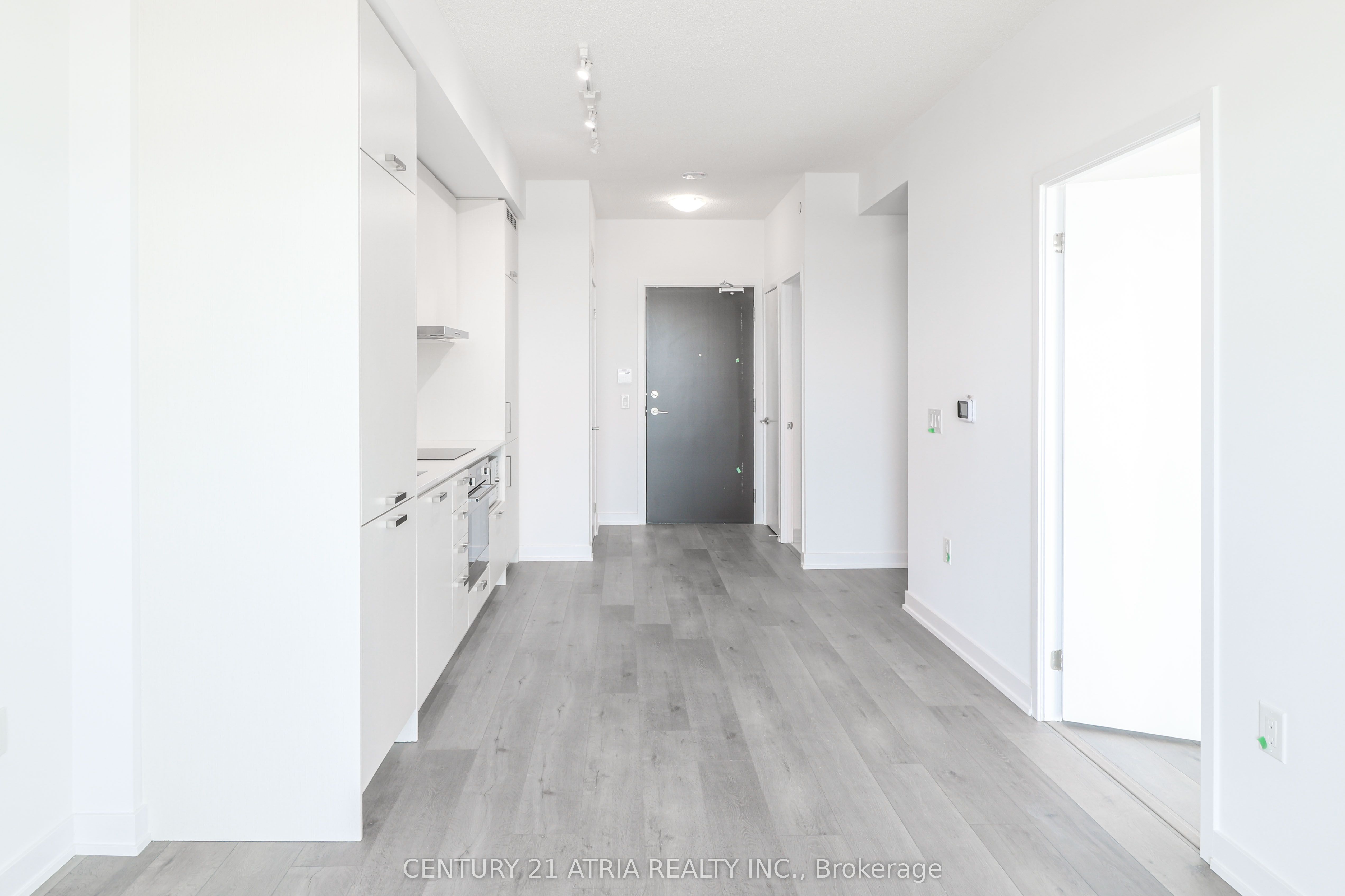 38 Honeycrisp Crescent 1507, Vaughan, ON L4K 0M8 photo 2