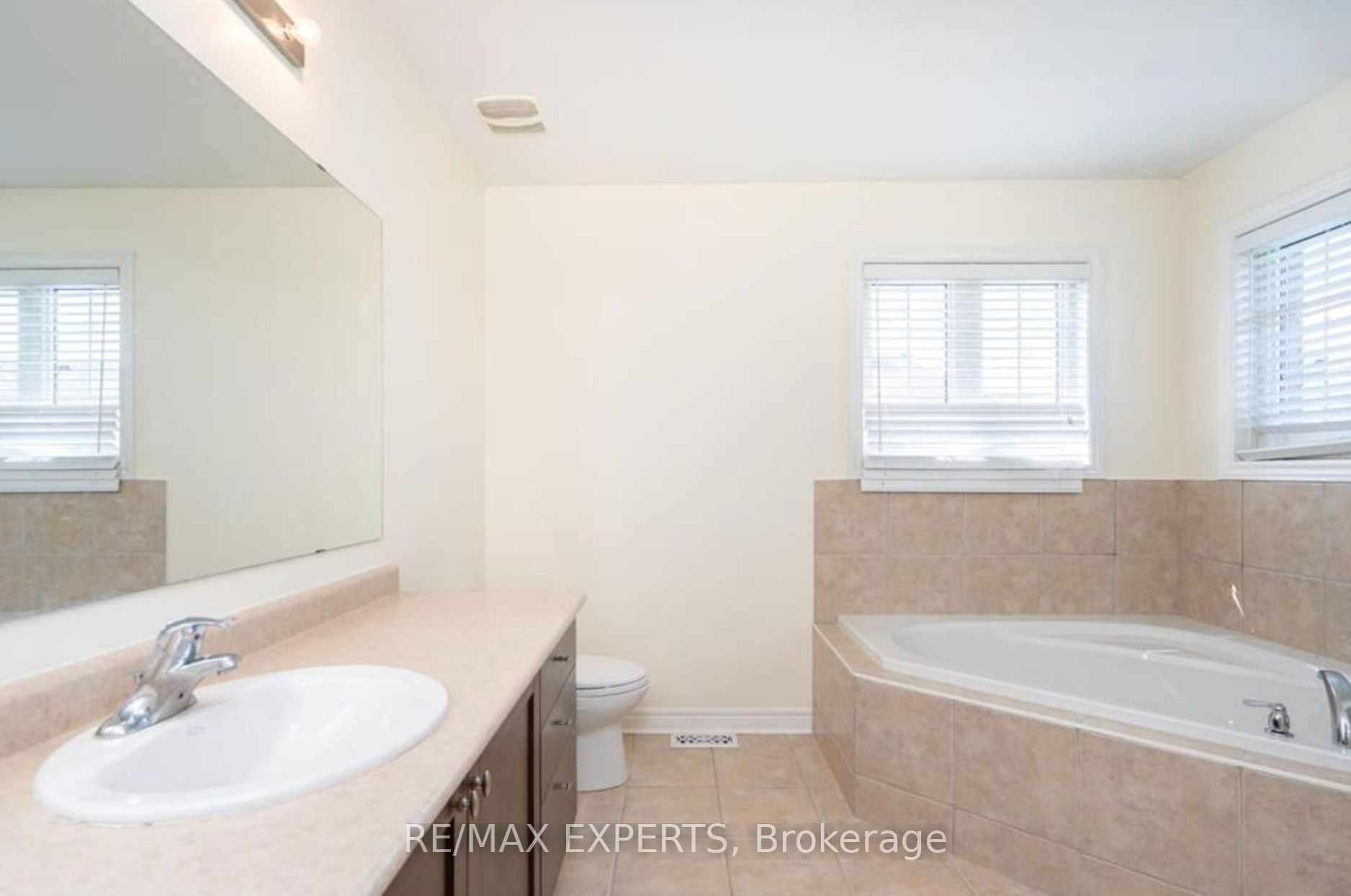 4 Trailside Drive, Bradford West Gwillimbury, ON L3Z 0B5 photo 5
