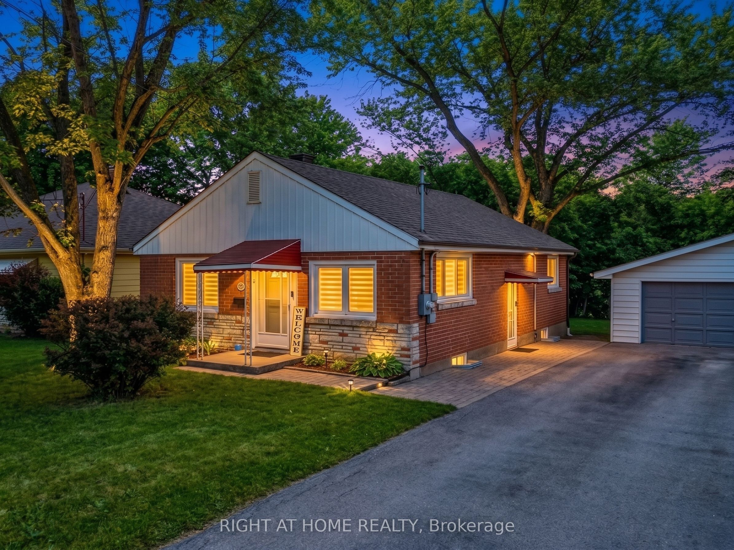 735 Srigley Street, Newmarket, ON L3Y 1X6