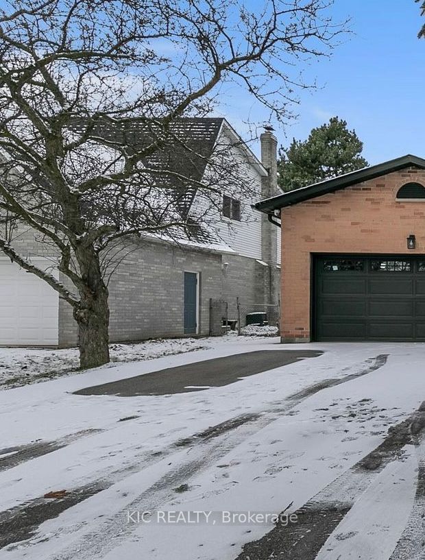 108 Cardinal Crescent, Newmarket, ON L3Y 5Y6 photo 2