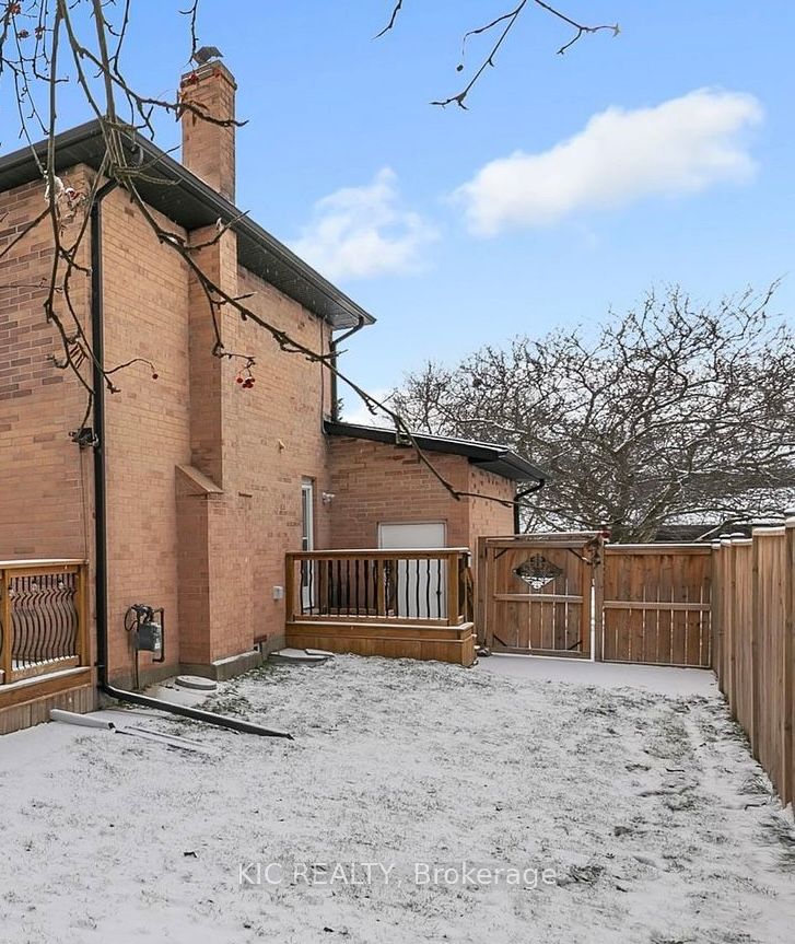 108 Cardinal Crescent, Newmarket, ON L3Y 5Y6 photo 3