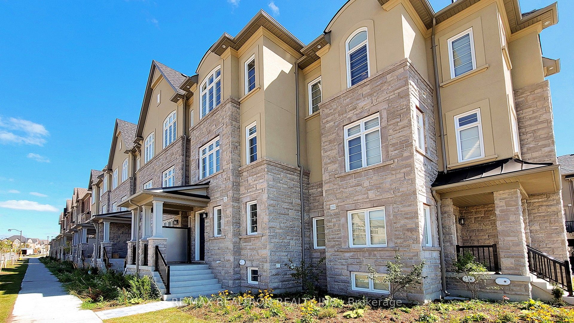 69 New Yorkton Avenue, Markham, ON L6C 0Y5