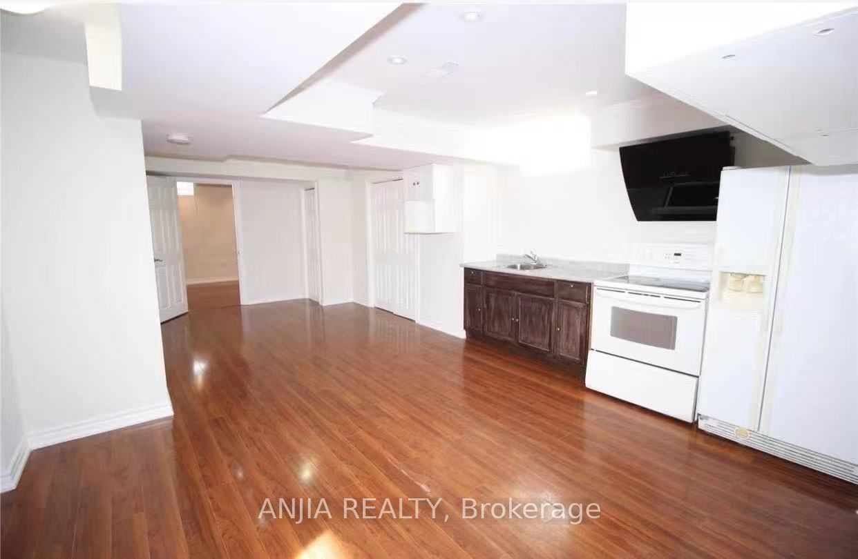 24 Jenmat Drive, Markham, ON L6E 2A8 photo 2