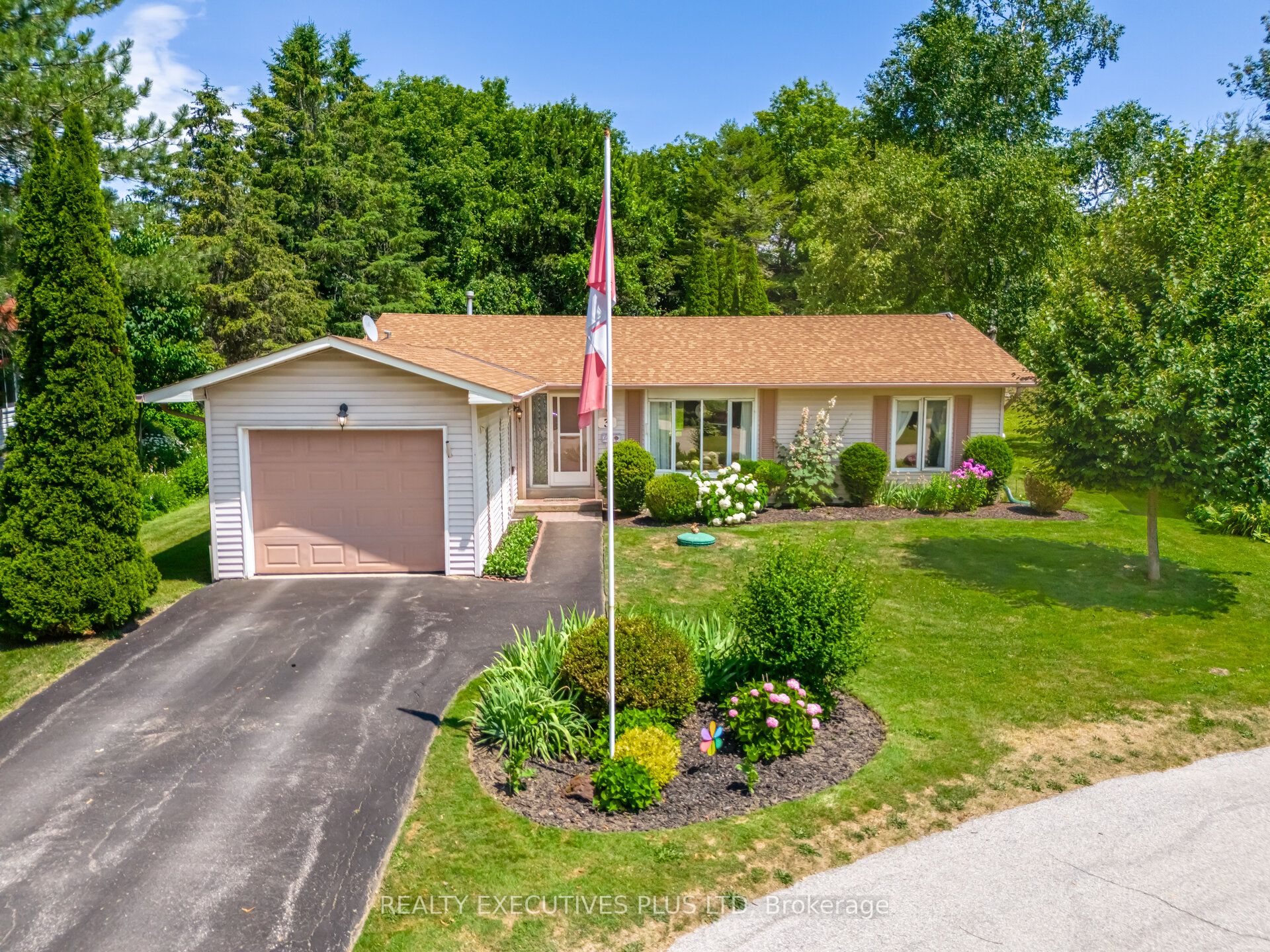 3 Pineview Court, New Tecumseth, ON L0G 1W0