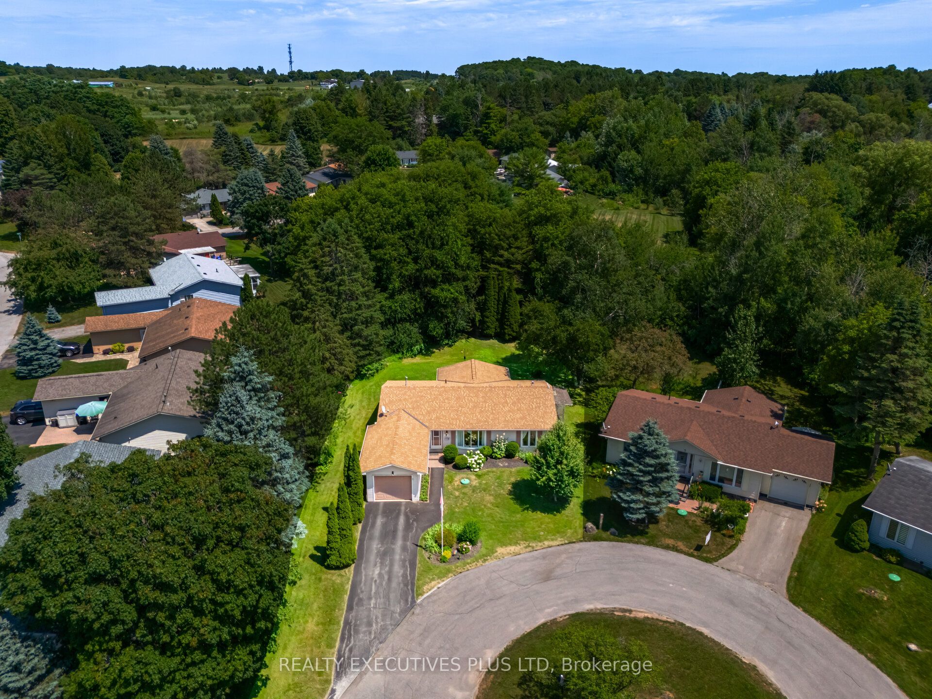 3 Pineview Court, New Tecumseth, ON L0G 1W0 photo 2