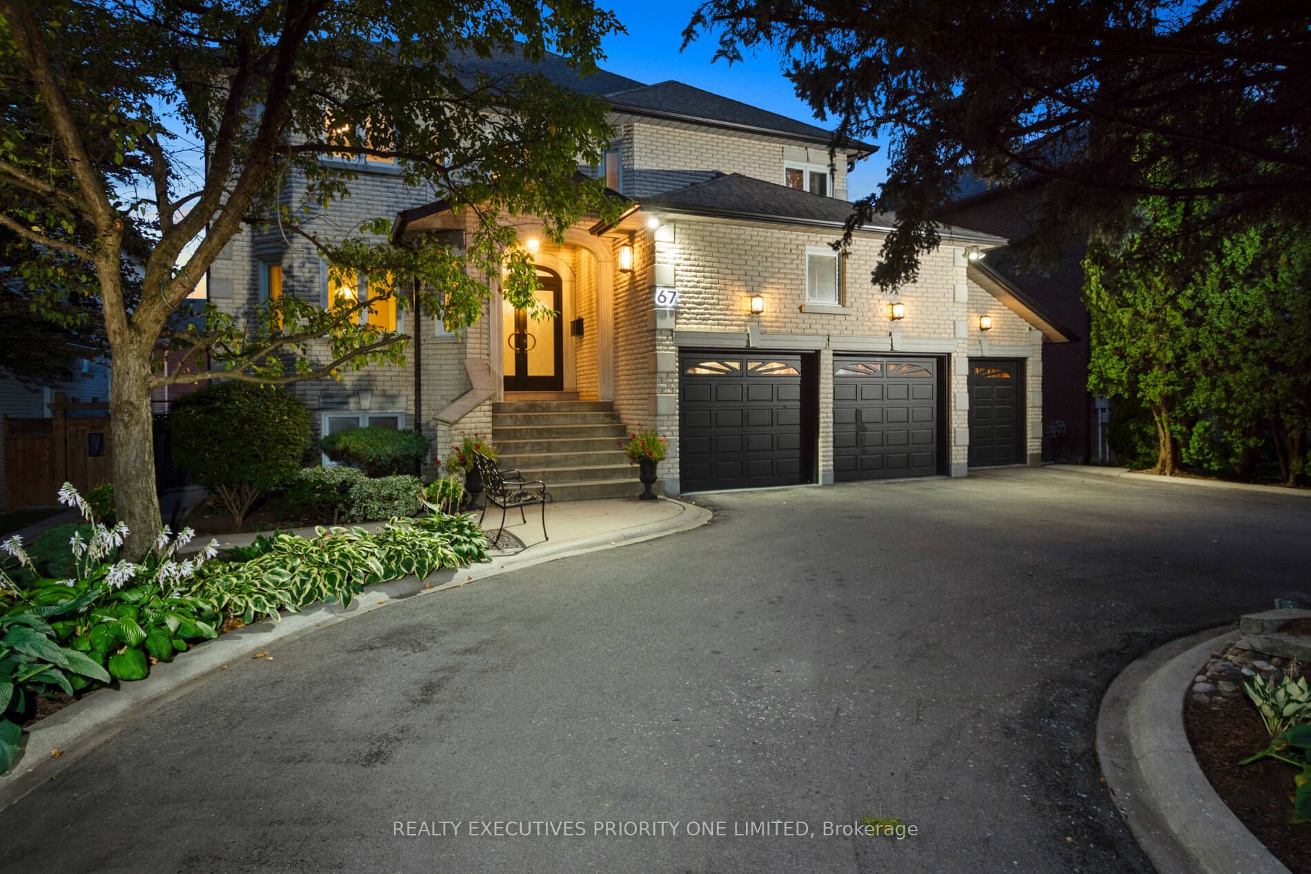 67 Stockdale Crescent, Richmond Hill, ON L4C 3T1 photo 3