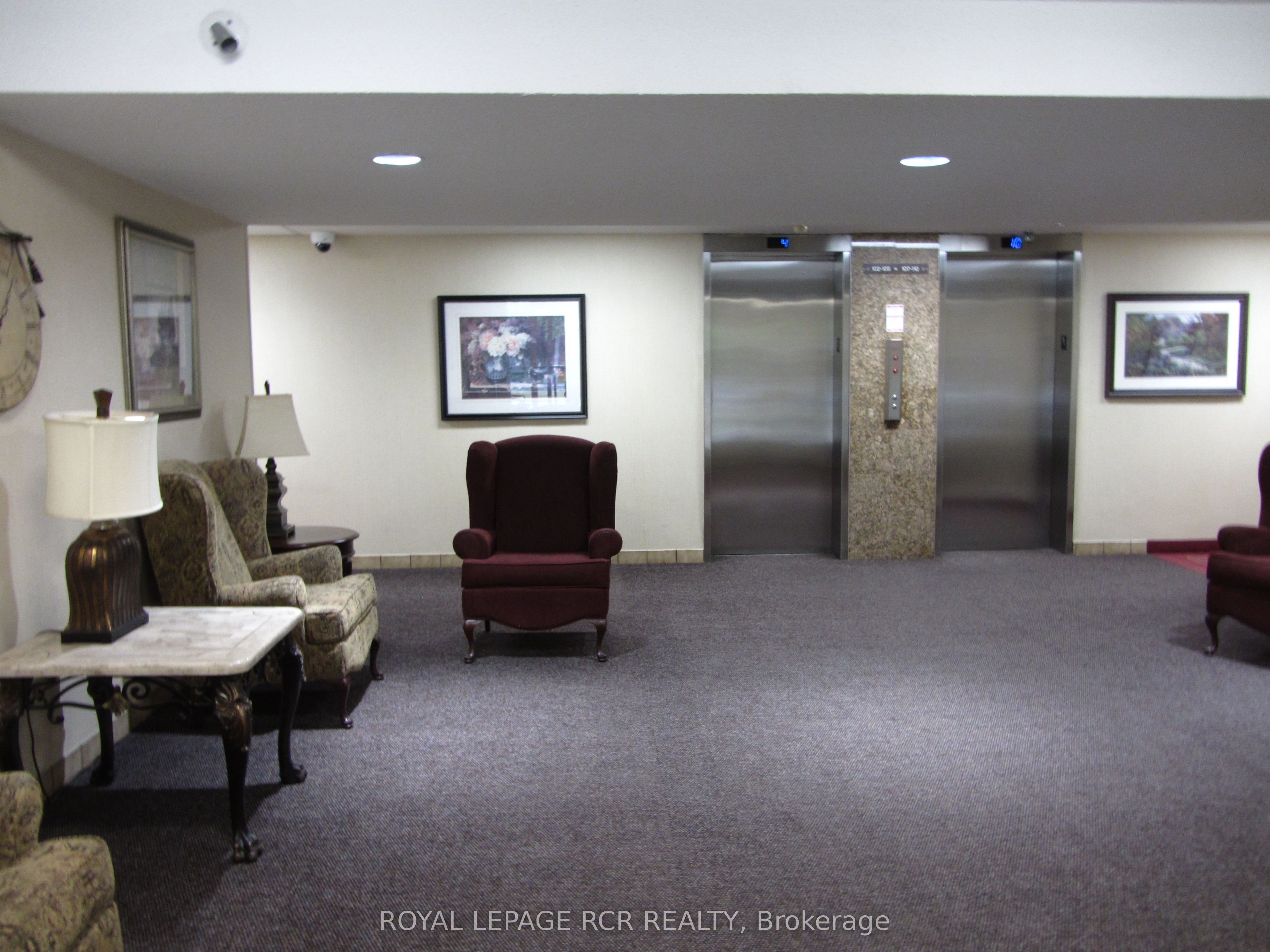 40 William Roe Boulevard 1011, Newmarket, ON L3Y 5N7 photo 2