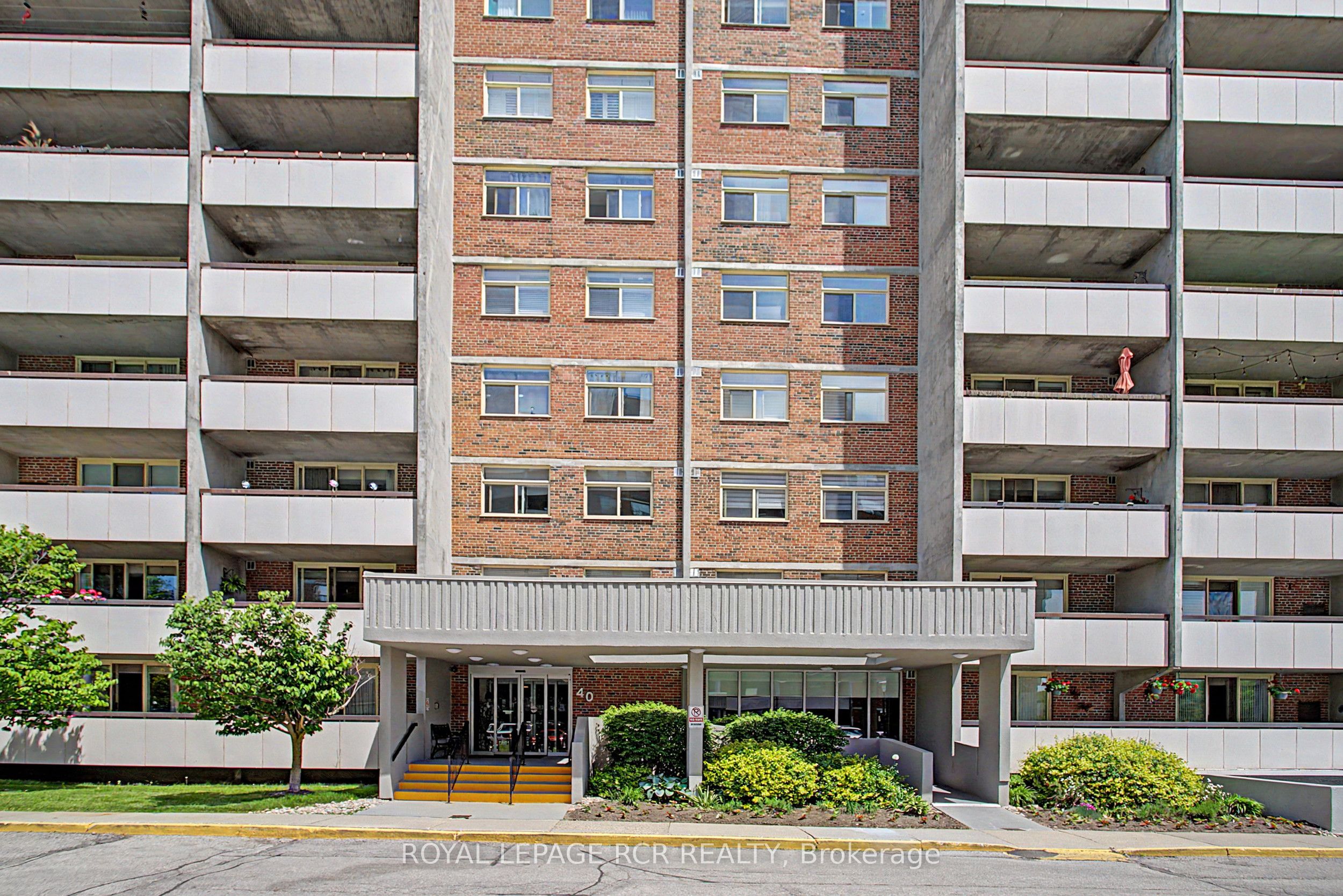 40 William Roe Boulevard 1011, Newmarket, ON L3Y 5N7 photo 3