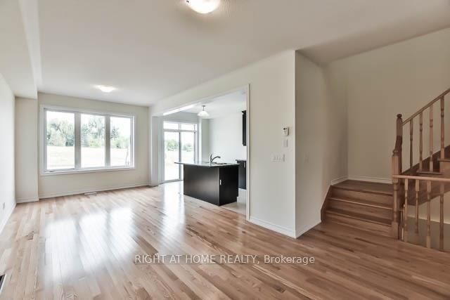 4 Blackpool Lane, East Gwillimbury, ON L9N 0R7 photo 3