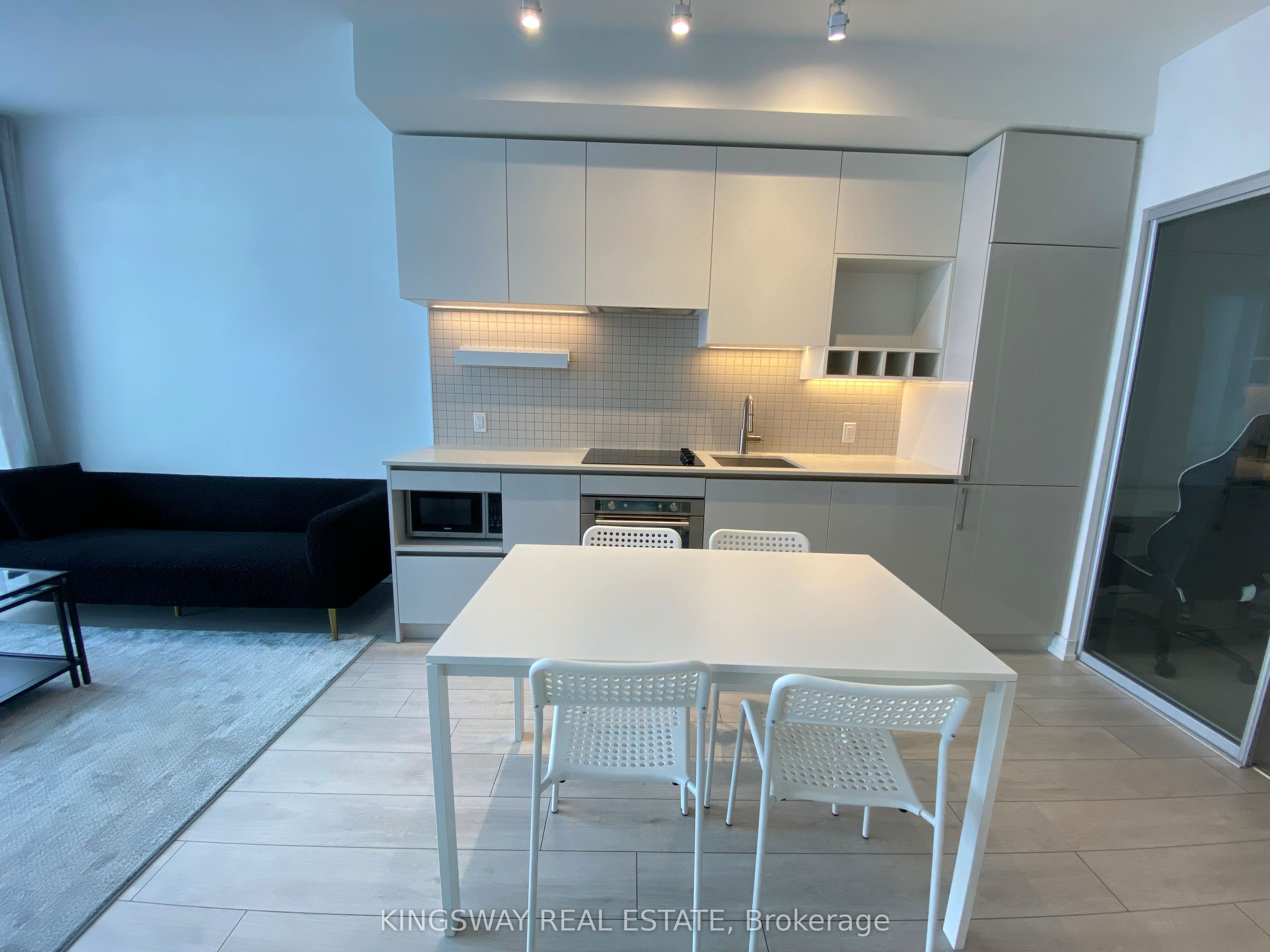 898 PORTAGE Parkway PH05, Vaughan, ON L4K 0J7 photo 3