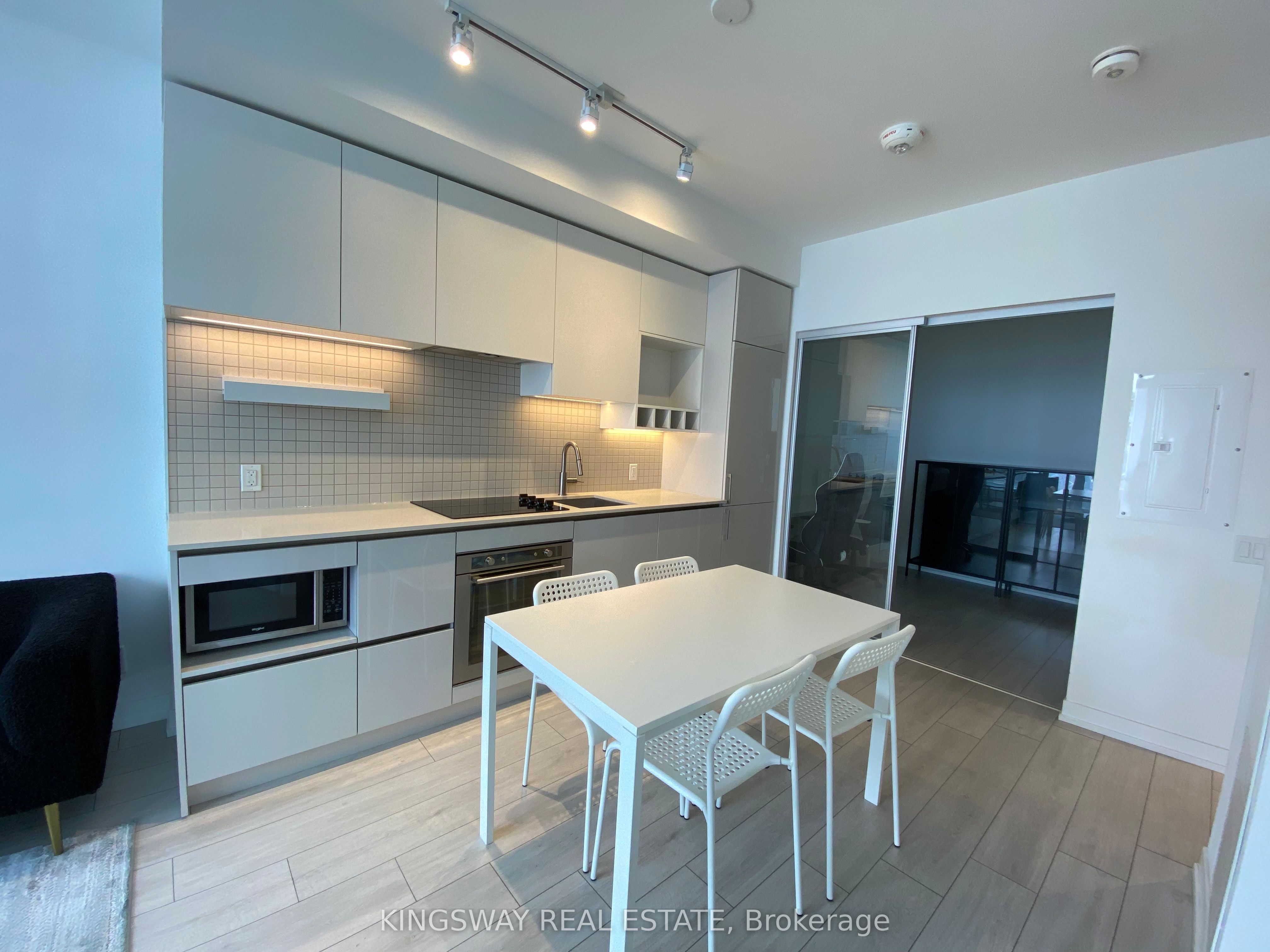 898 PORTAGE Parkway PH05, Vaughan, ON L4K 0J7 photo 5