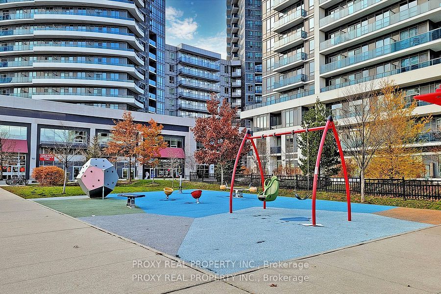 7165 Yonge Street 426, Markham, ON L3T 0C9 photo 2
