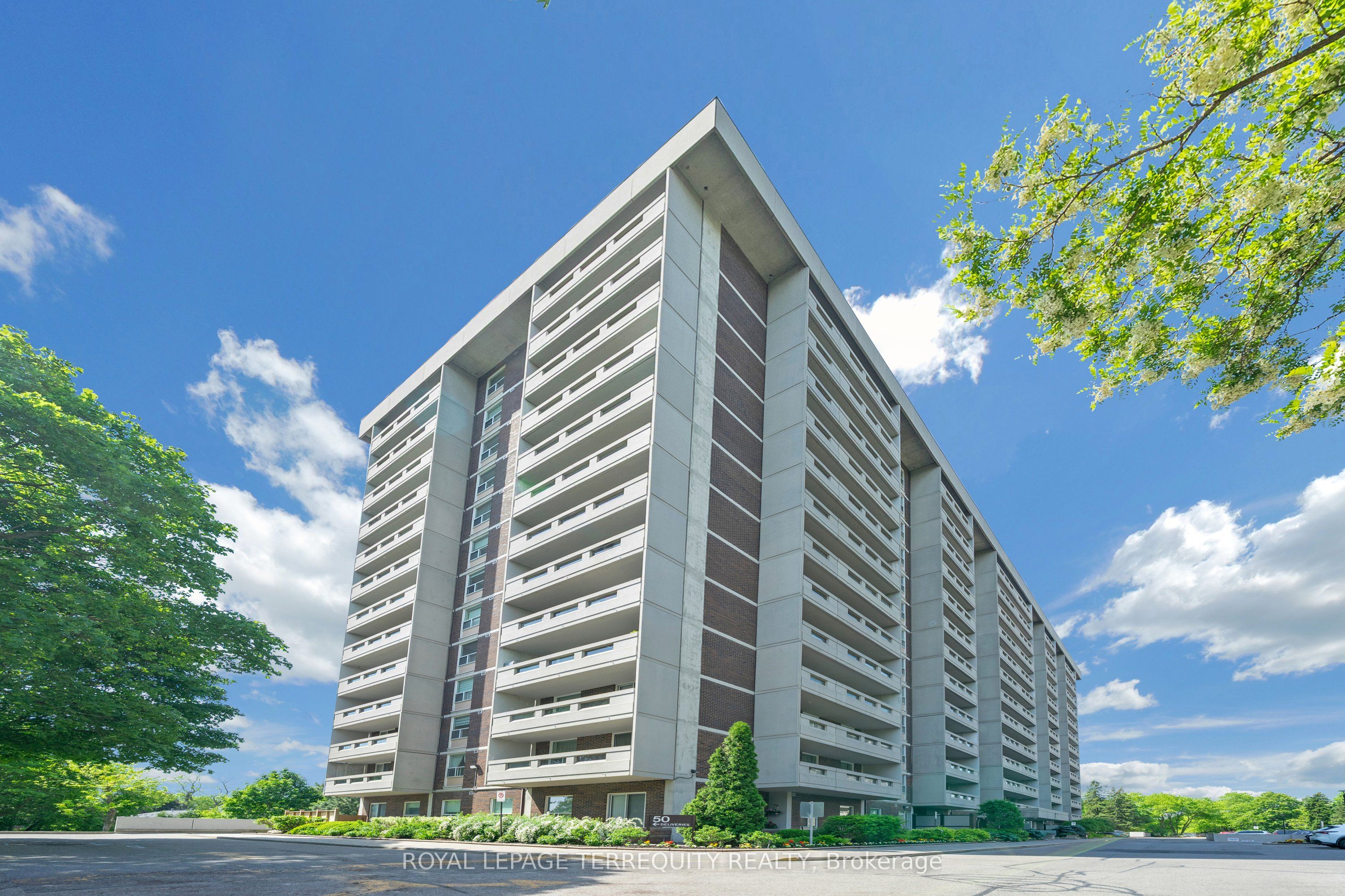 50 Inverlochy Boulevard 804, Markham, ON L3T 4T6 photo 2