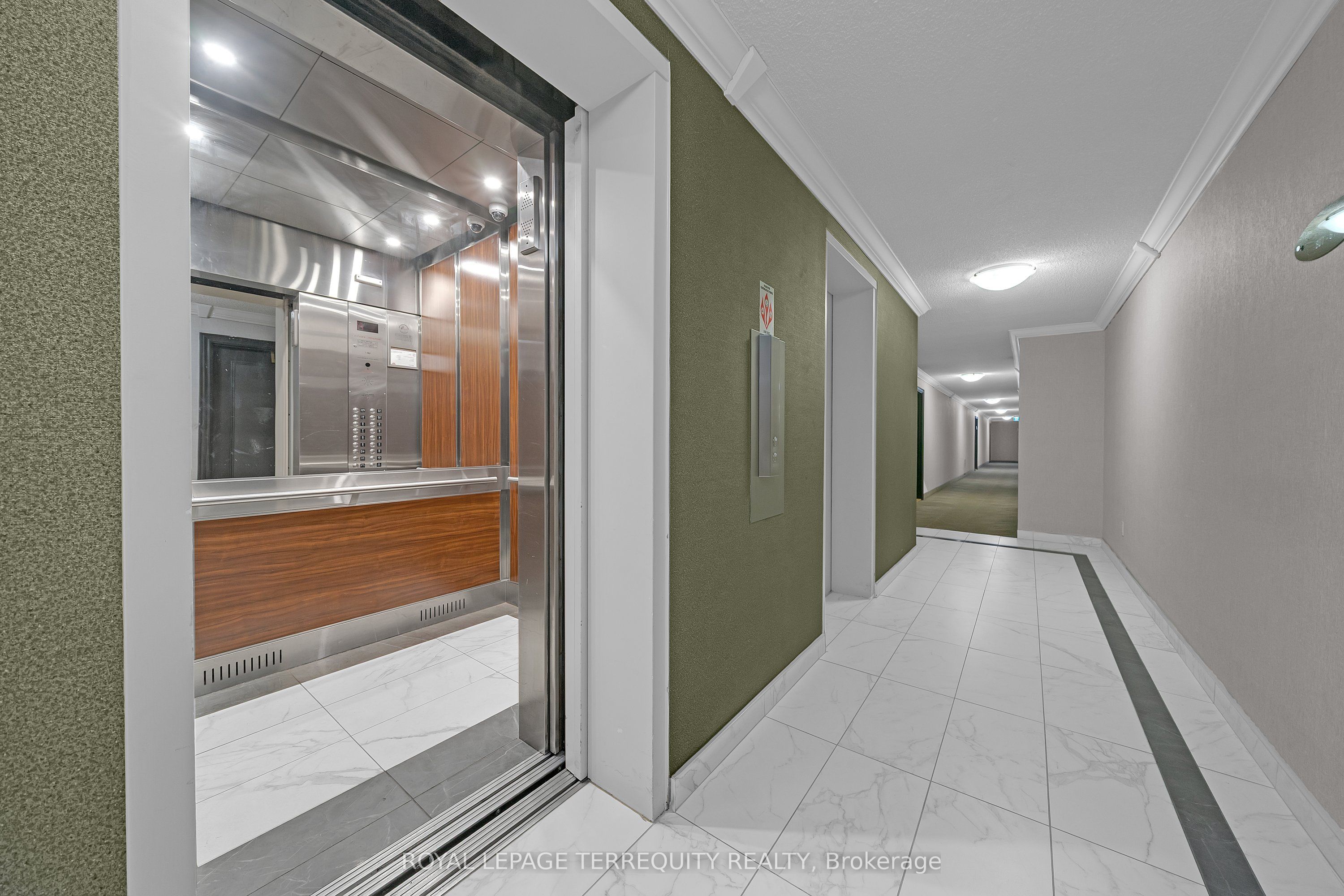 50 Inverlochy Boulevard 804, Markham, ON L3T 4T6 photo 4