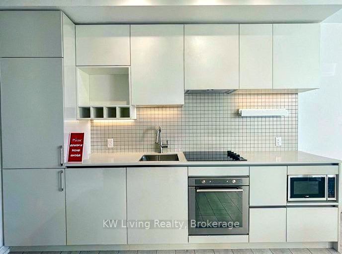 898 Portage Parkway PH11, Vaughan, ON L4K 0J7