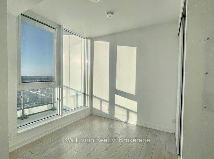 898 Portage Parkway PH11, Vaughan, ON L4K 0J7 photo 3