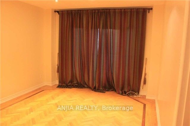 51 Topham Crescent, Richmond Hill, ON L4C 9H2 photo 2