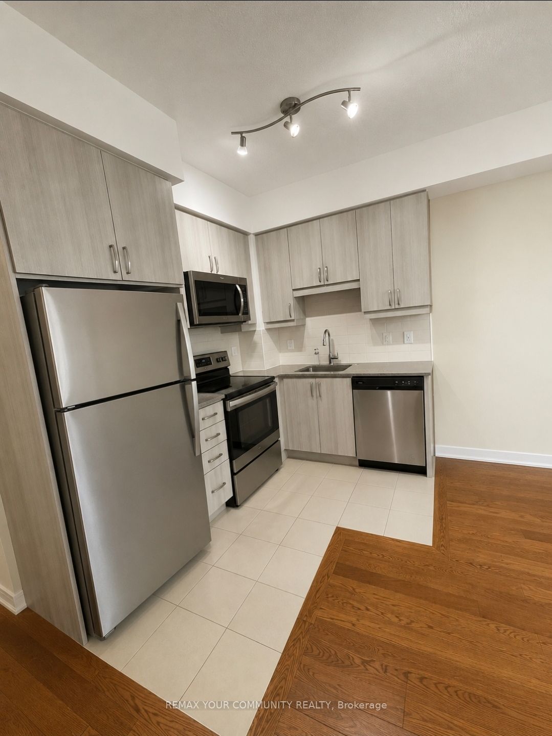 9191 Yonge Street 518 Sw, Richmond Hill, ON L4C 6Z2 photo 5