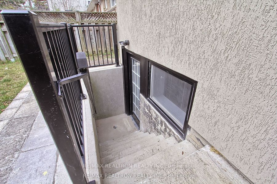 31 Goodman Crescent Bsmnt B, Vaughan, ON L6A 1E8 photo 3