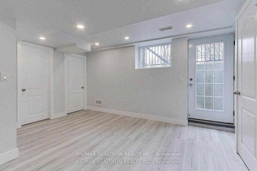 31 Goodman Crescent Bsmnt B, Vaughan, ON L6A 1E8 photo 5