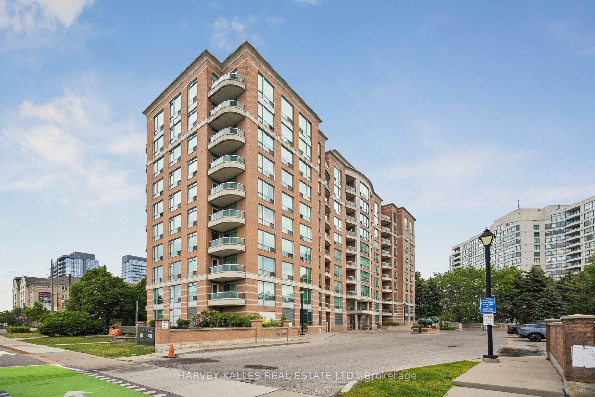 745 New Westminster Drive 302, Vaughan, ON L4J 8J9 photo 3