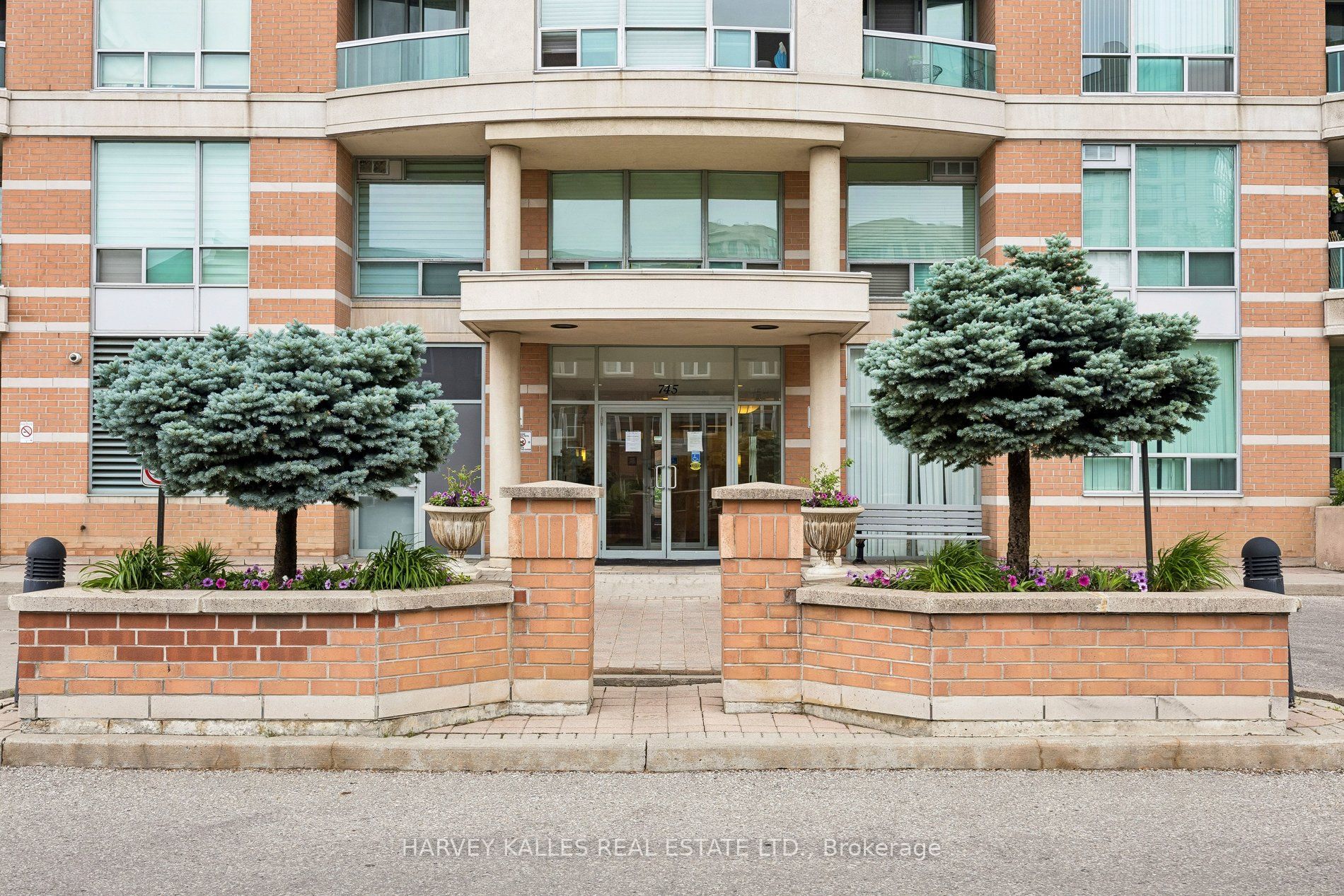 745 New Westminster Drive 302, Vaughan, ON L4J 8J9 photo 4