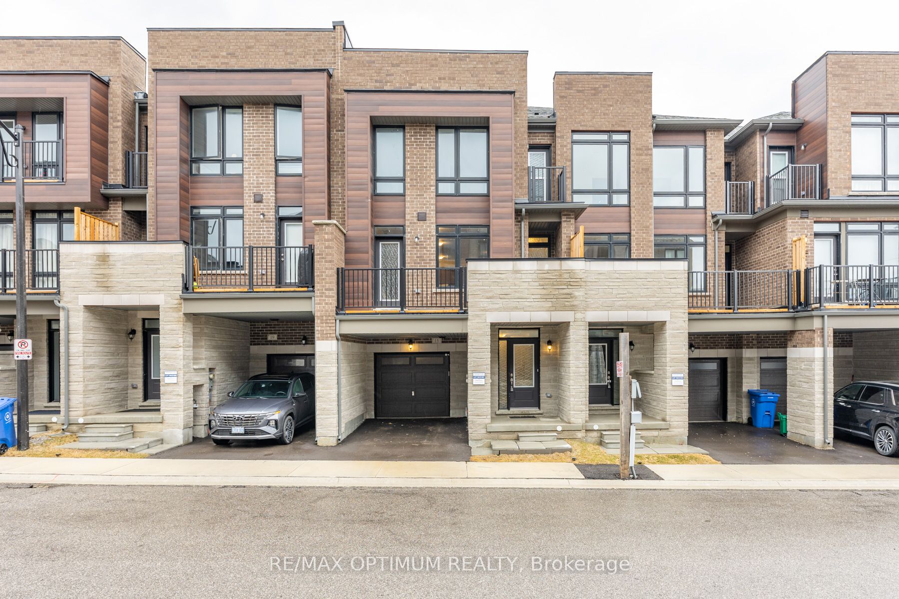 15 Gunton Street, Aurora, ON L4G 4A9 photo 2