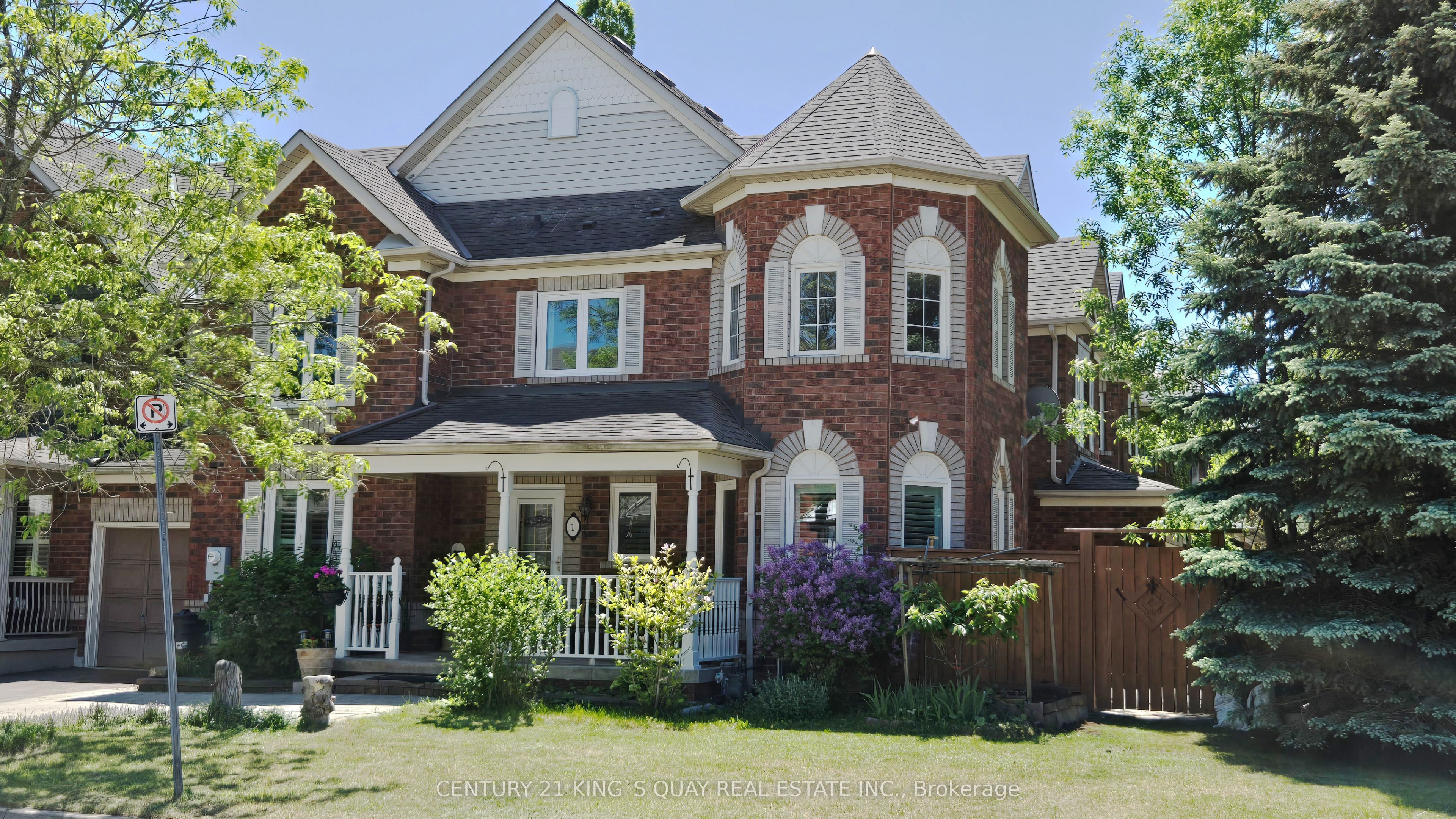 1 Ostick Street, Aurora, ON L4G 7K4 photo 2