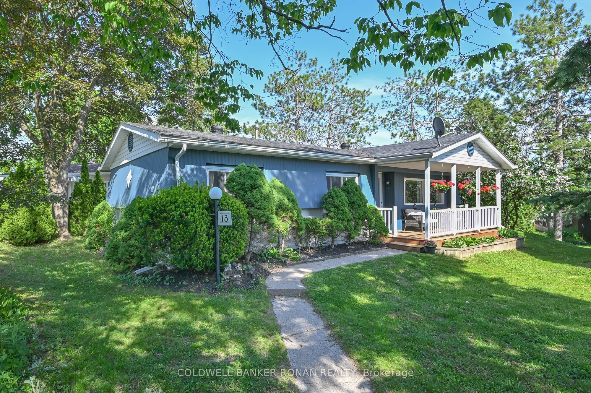 13 Hawthorne Drive, Innisfil, ON L9S 1P7 photo 2