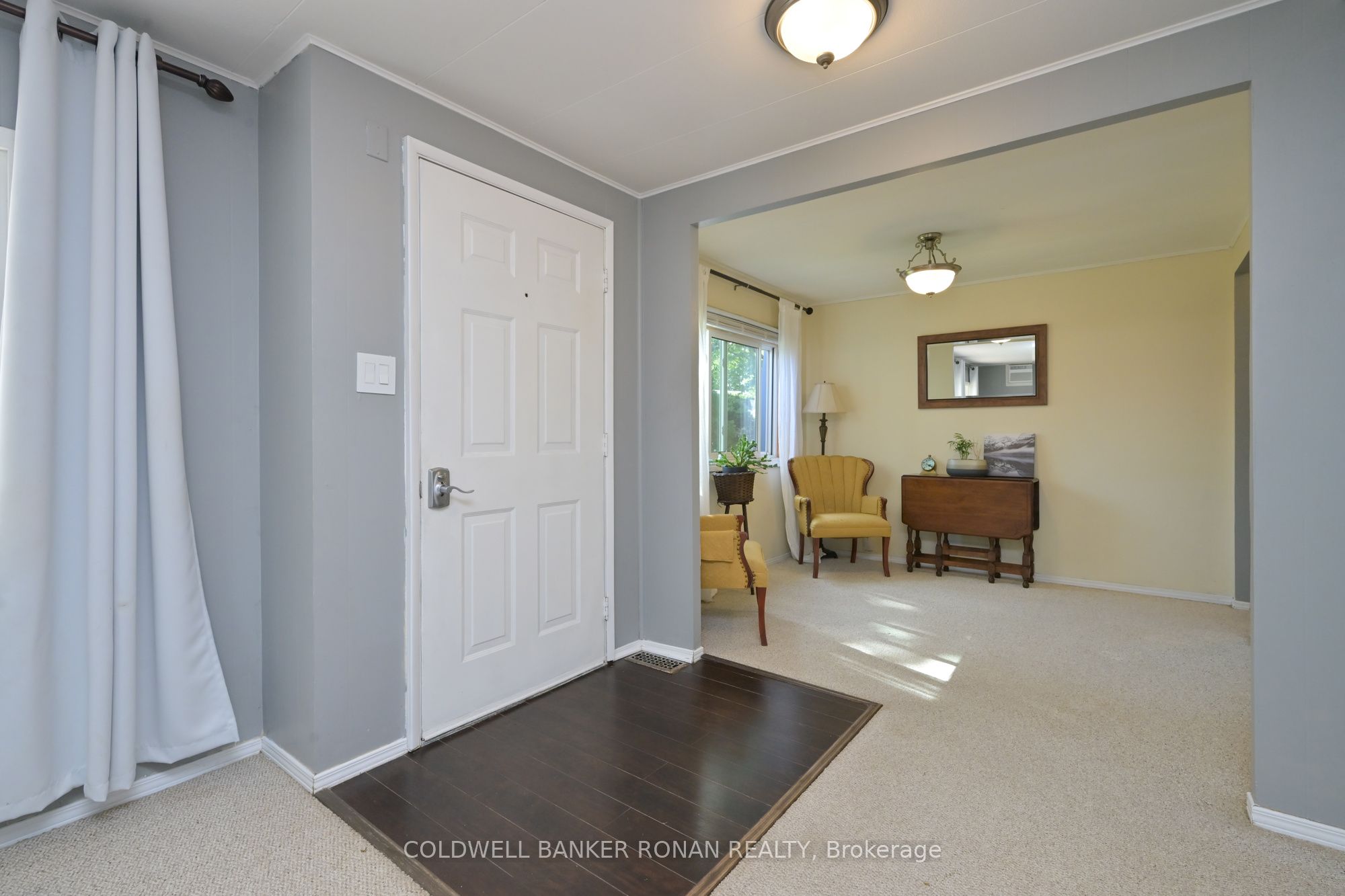 13 Hawthorne Drive, Innisfil, ON L9S 1P7 photo 4