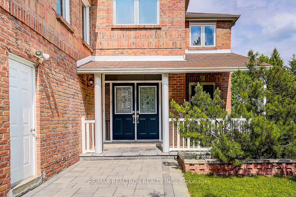 233 Brimson Drive, Newmarket, ON L3X 1H8 photo 2