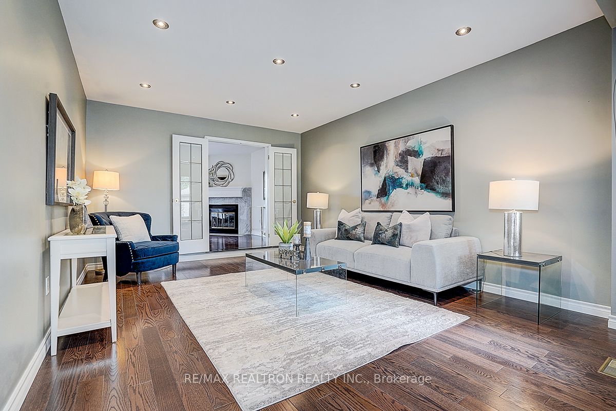 233 Brimson Drive, Newmarket, ON L3X 1H8 photo 4