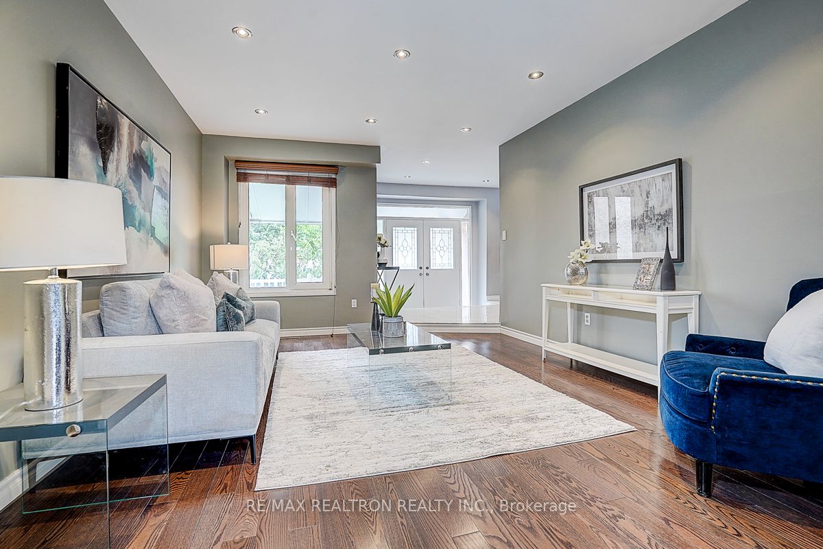 233 Brimson Drive, Newmarket, ON L3X 1H8 photo 5