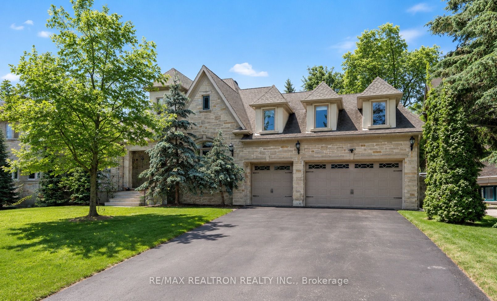 5 Long Hill Drive, Richmond Hill, ON L4E 3M5 photo 2
