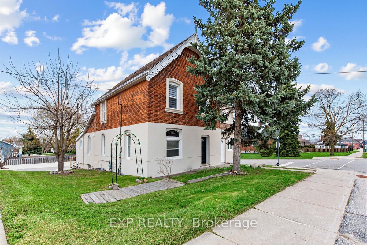 79 Barrie Street E, Bradford West Gwillimbury, ON L3Z 2B7 photo 2