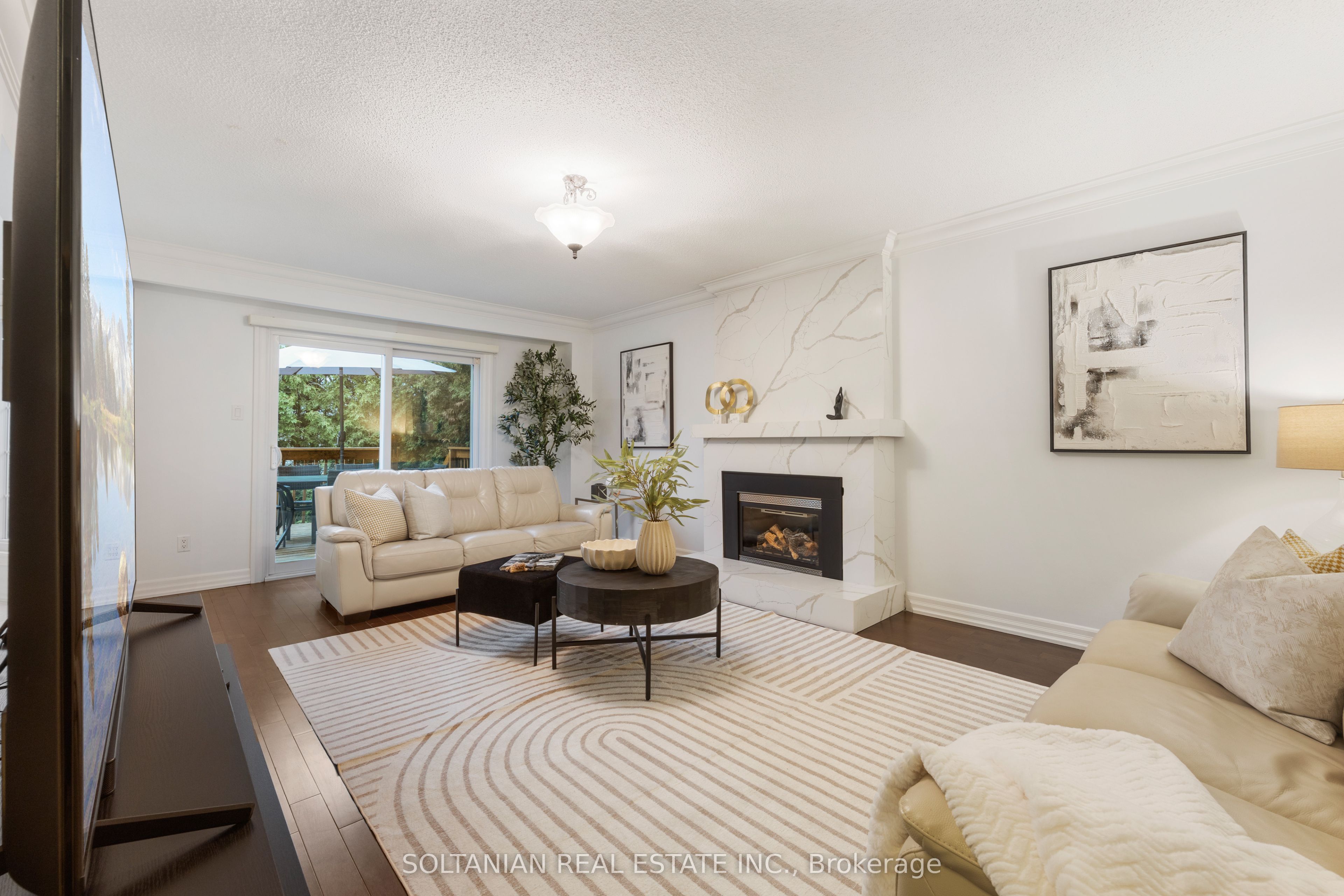 28 Dunvegan Drive, Richmond Hill, ON L4C 6K1 photo 4