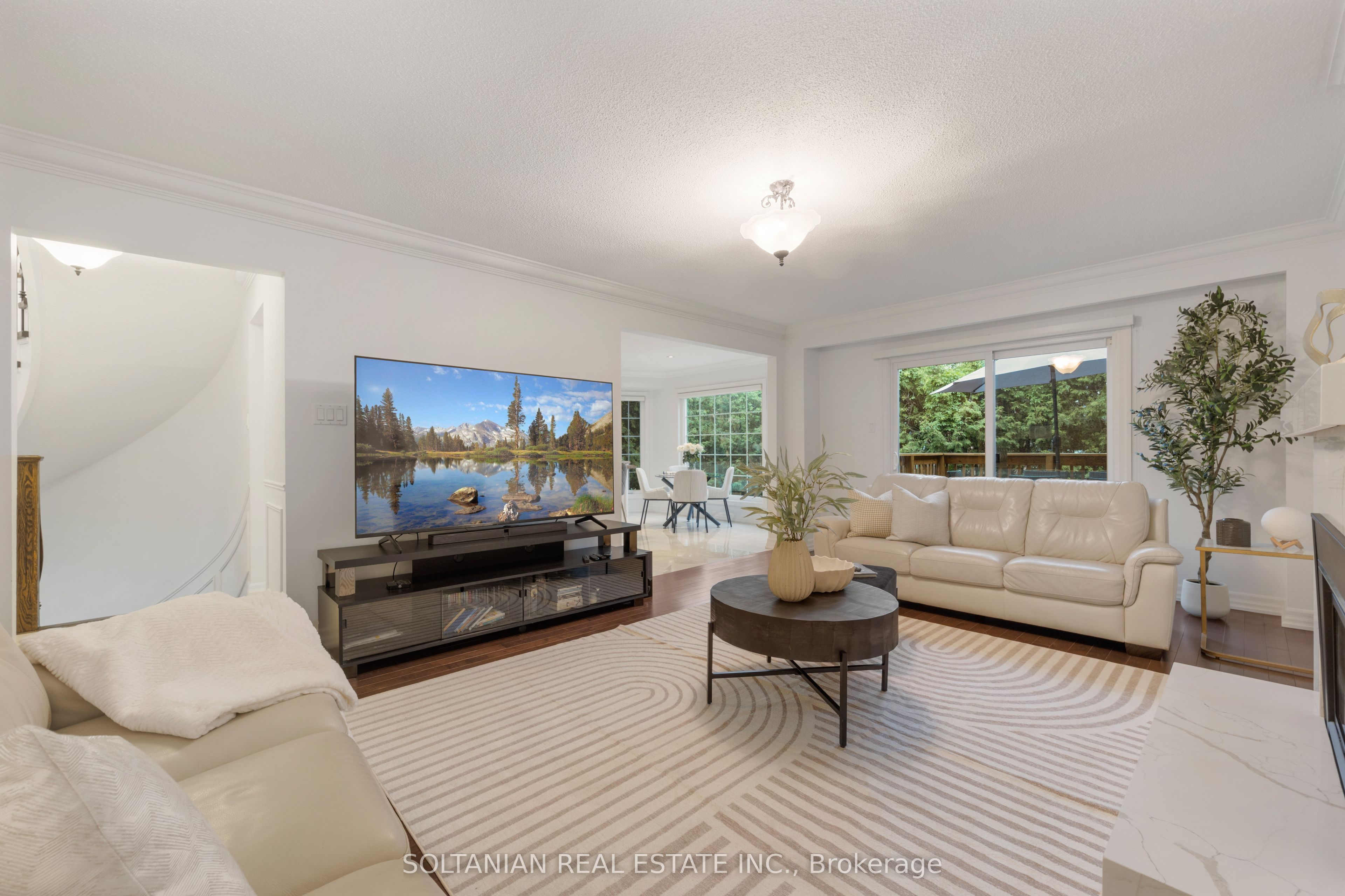 28 Dunvegan Drive, Richmond Hill, ON L4C 6K1 photo 5