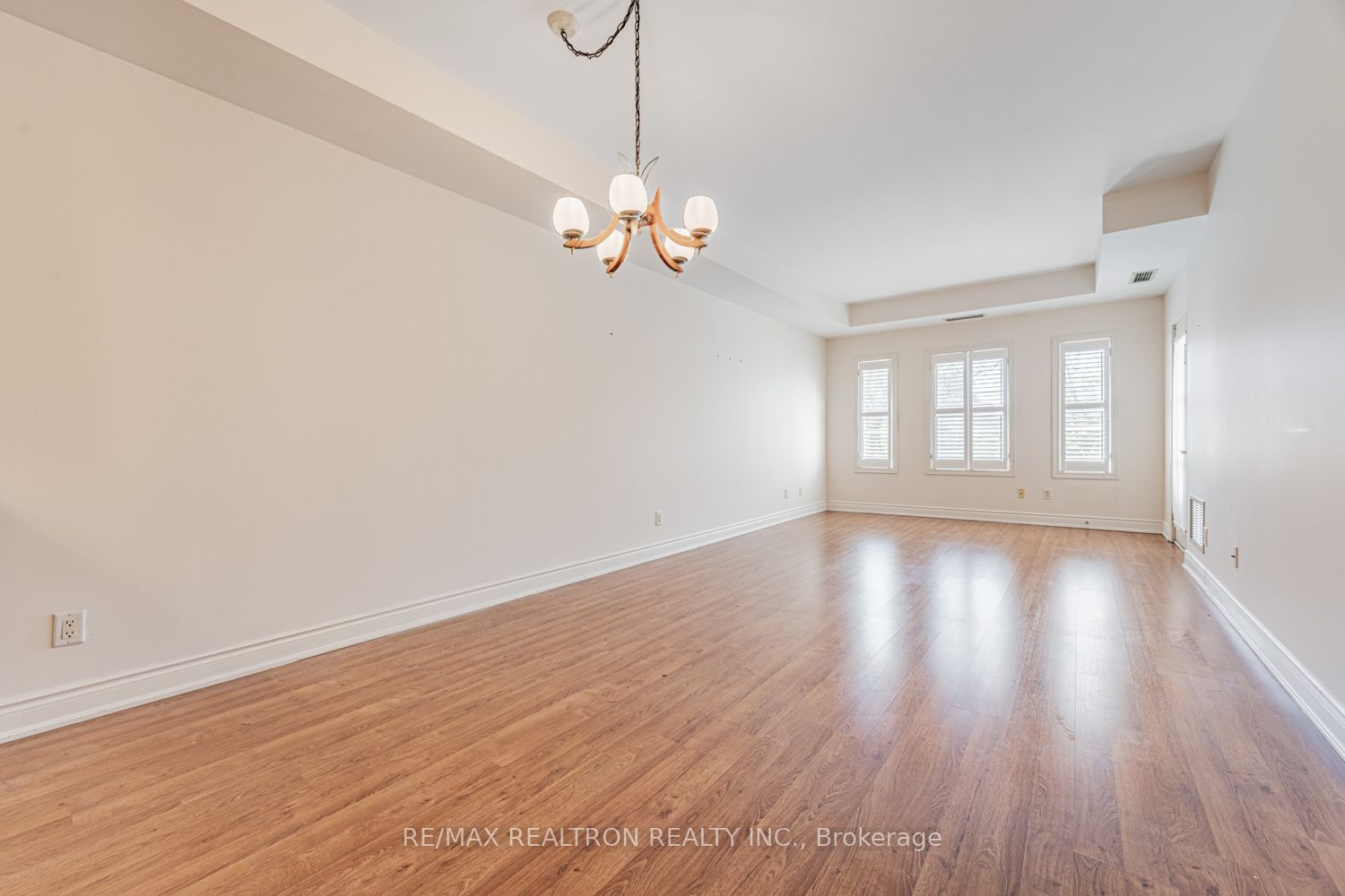 9901 Keele Street 207, Vaughan, ON L6A 0A1 photo 2