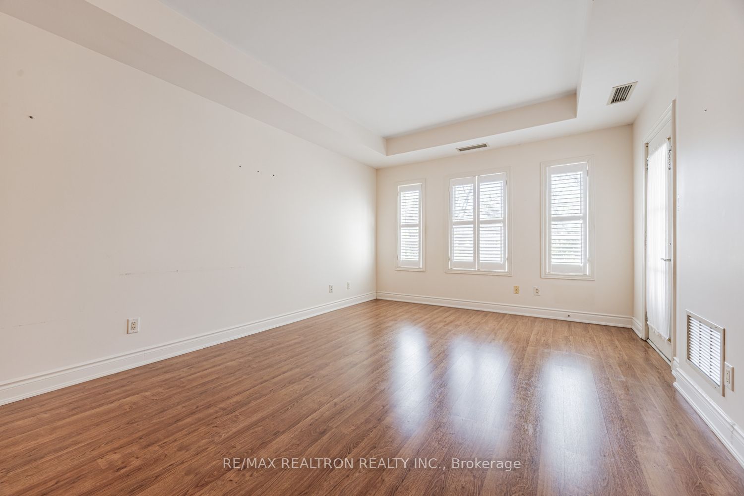 9901 Keele Street 207, Vaughan, ON L6A 0A1 photo 3