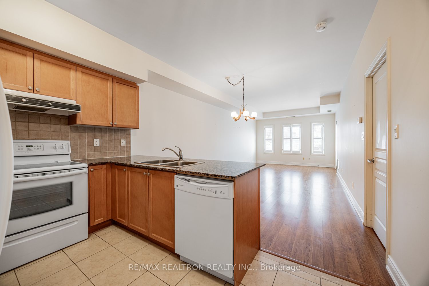 9901 Keele Street 207, Vaughan, ON L6A 0A1 photo 5
