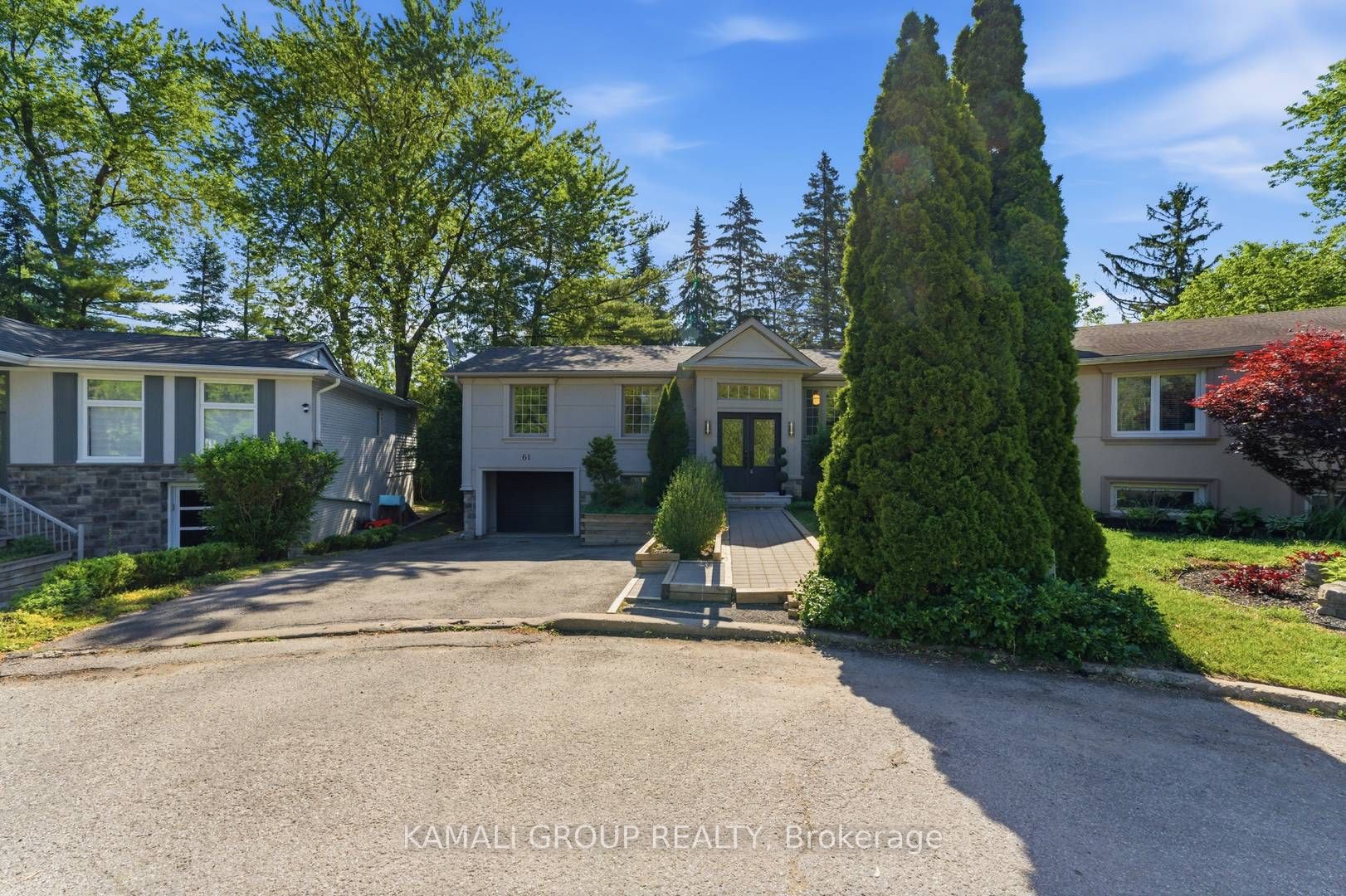 61 Lawnwood Court, Richmond Hill, ON L4C 4T1 photo 2