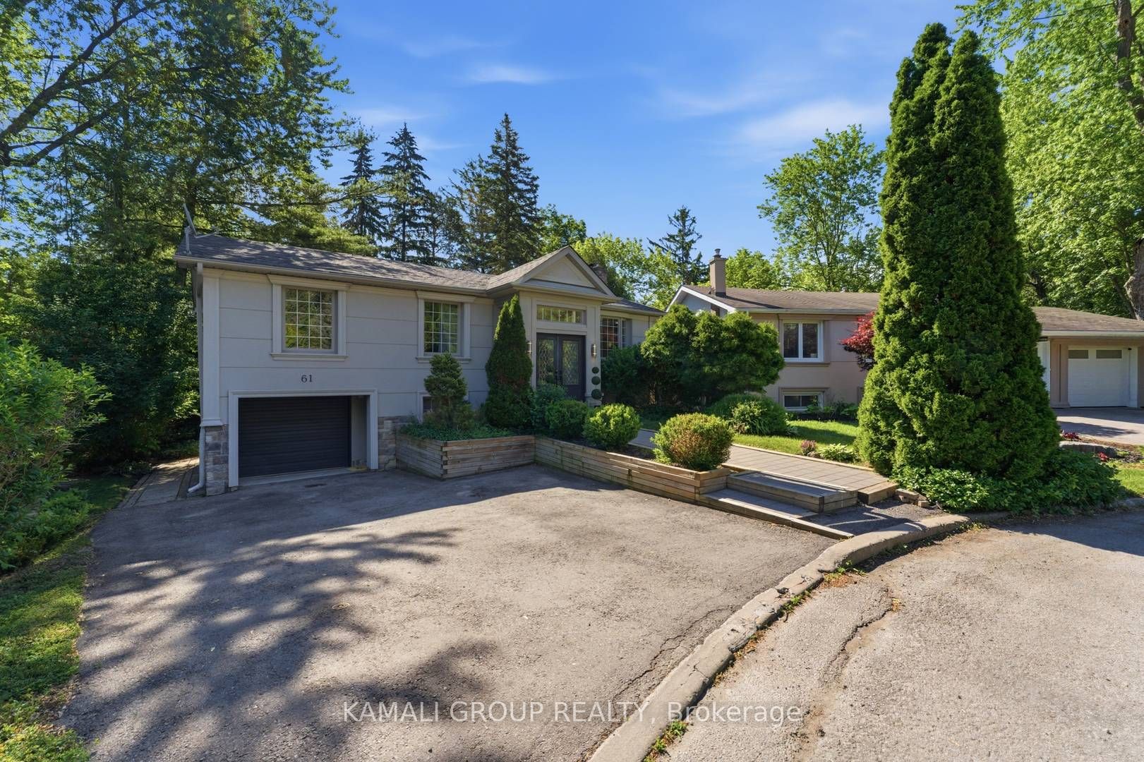 61 Lawnwood Court, Richmond Hill, ON L4C 4T1 photo 3
