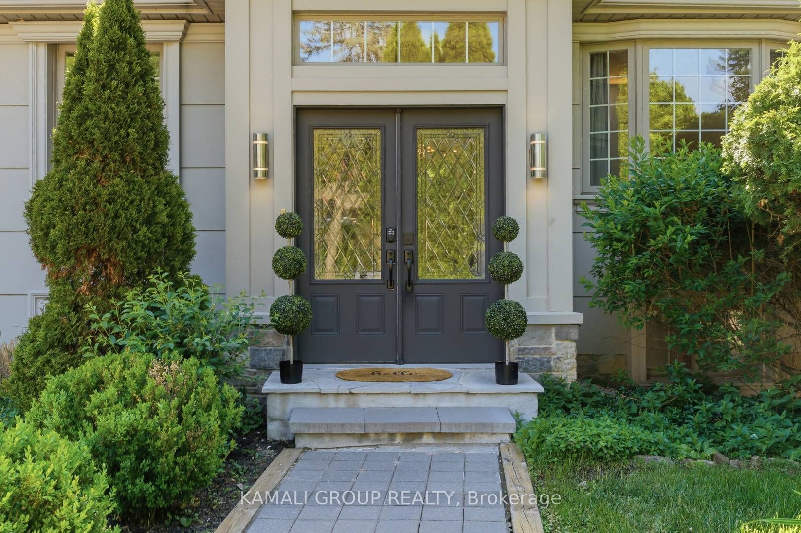 61 Lawnwood Court, Richmond Hill, ON L4C 4T1 photo 4