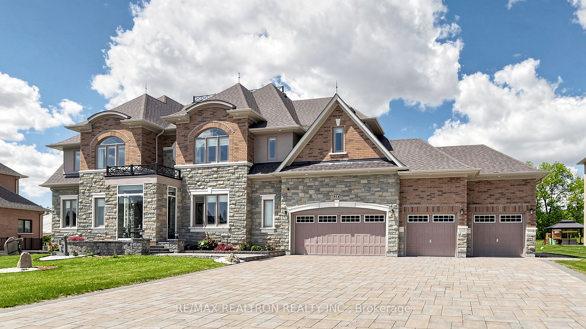 28 Sam Davis Court, Whitchurch-Stouffville, ON L4A 4R4 photo 2