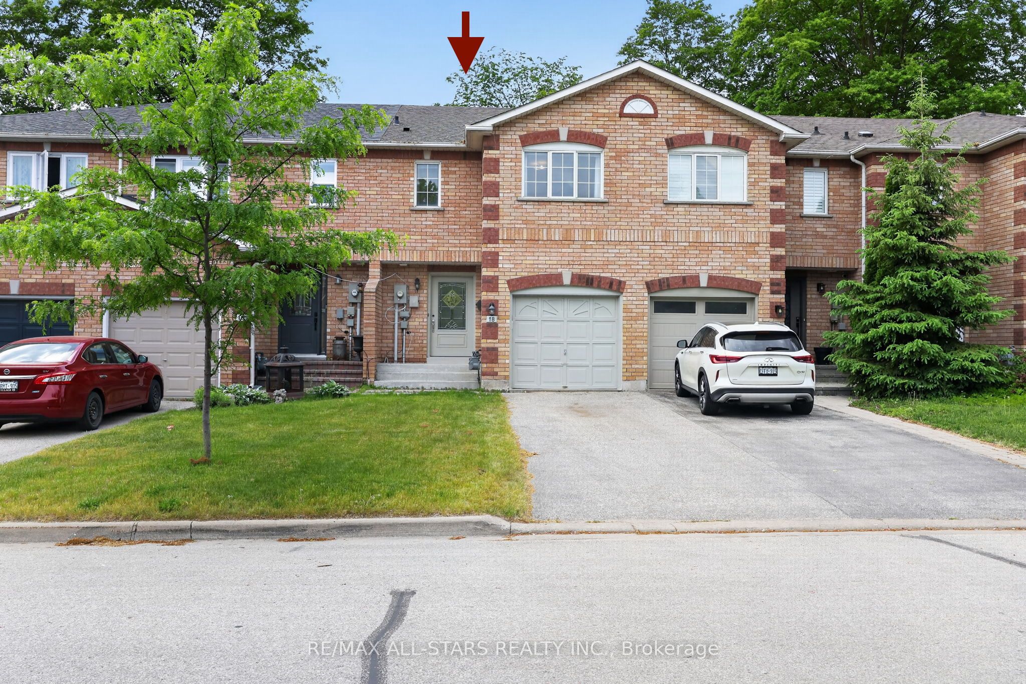 18 Lancaster Court, Georgina, ON L4P 4A1 photo 2