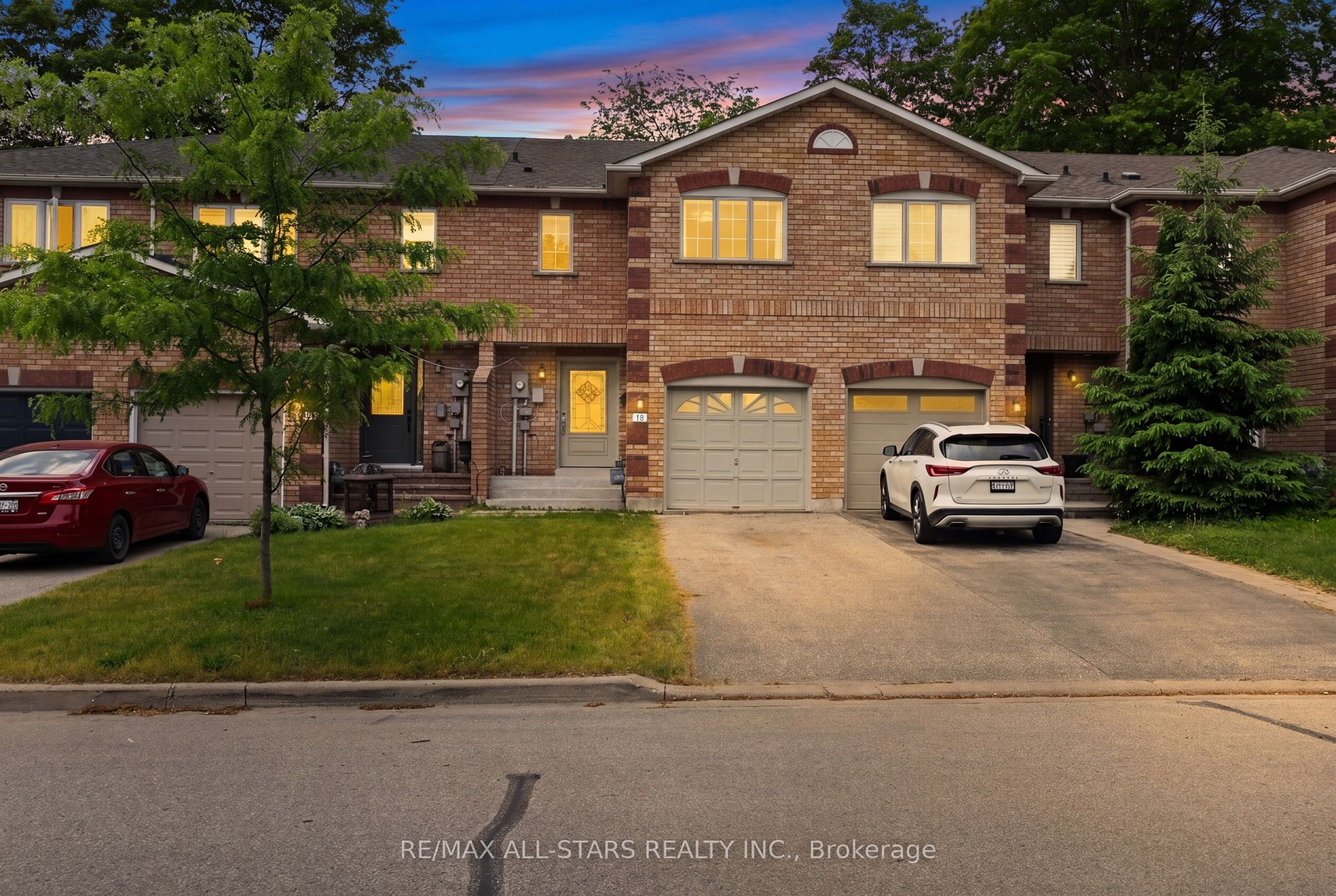 18 Lancaster Court, Georgina, ON L4P 4A1 photo 3