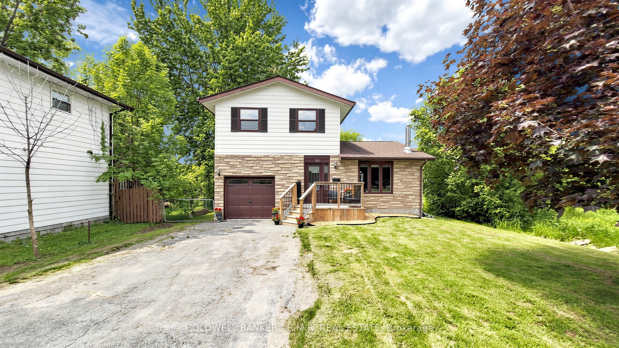 98 Metro Road S, Georgina, ON L4P 1W2